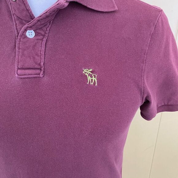 Abercrombie & Fitch men M 2 button short sleeve distressed muscle polo burgundy - Picture 2 of 10